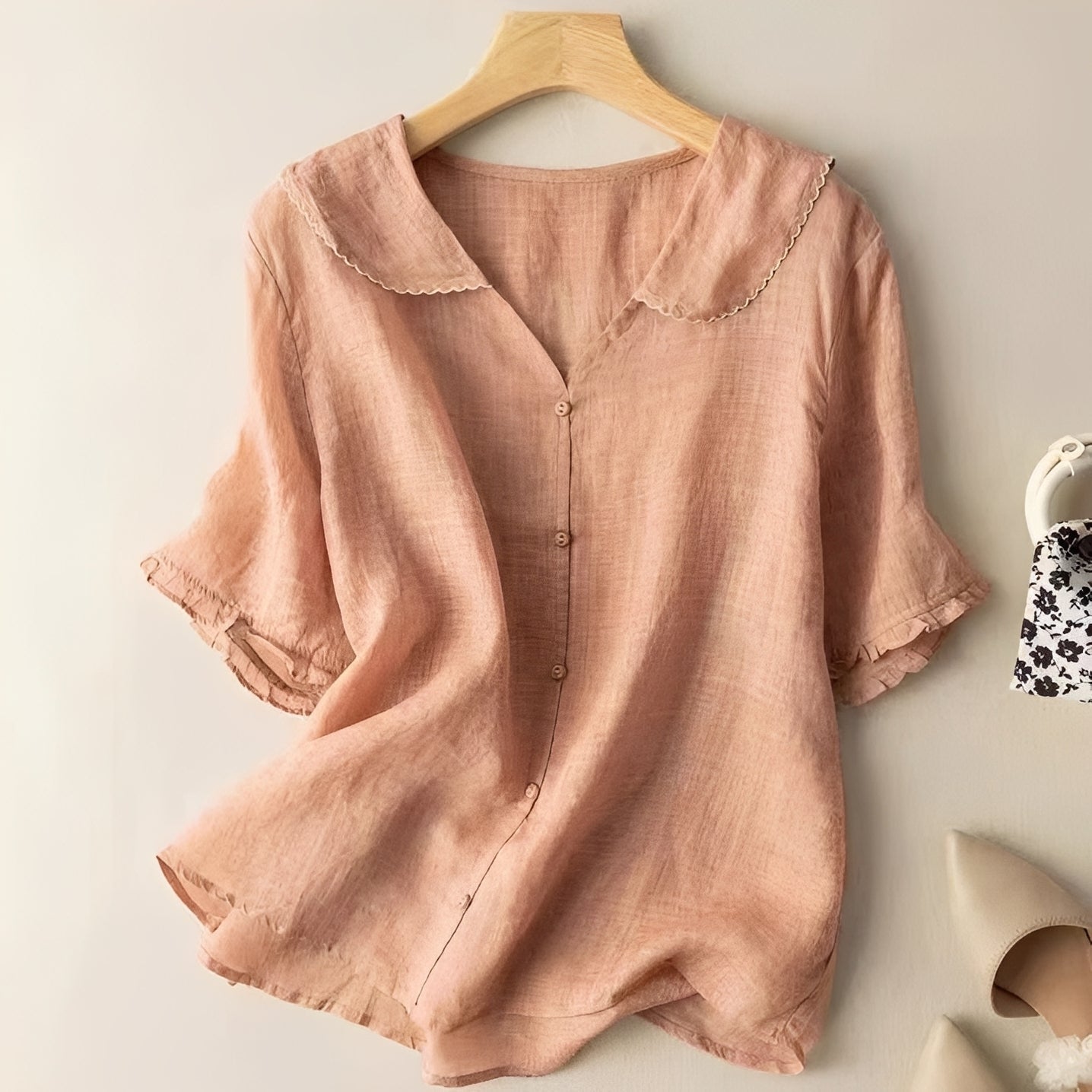 Christa - Women's blouse with a classic, laid-back fit