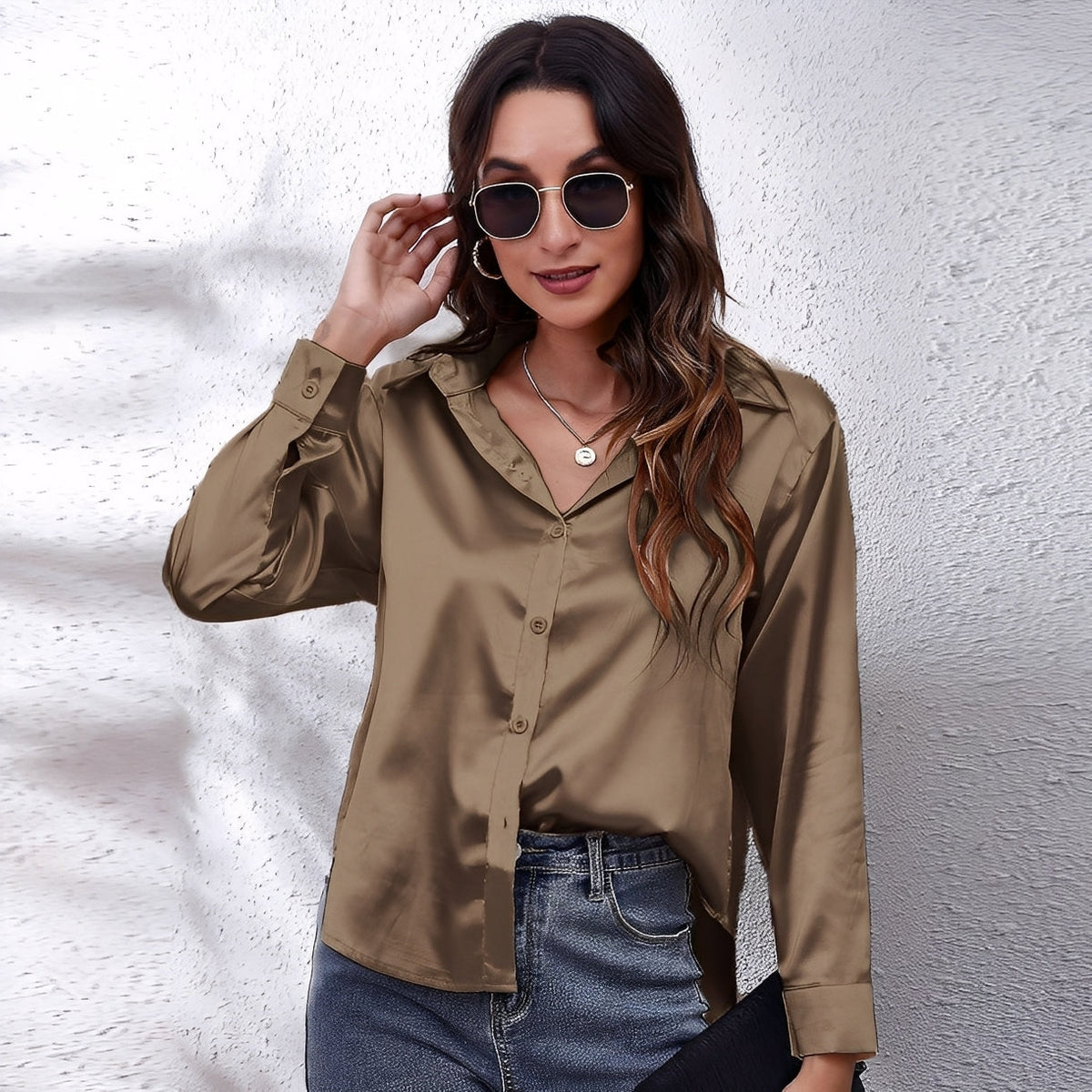 Haylee - Lightweight and shiny blouse
