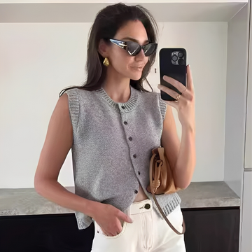 Vevian - Relaxed Buttoned Top