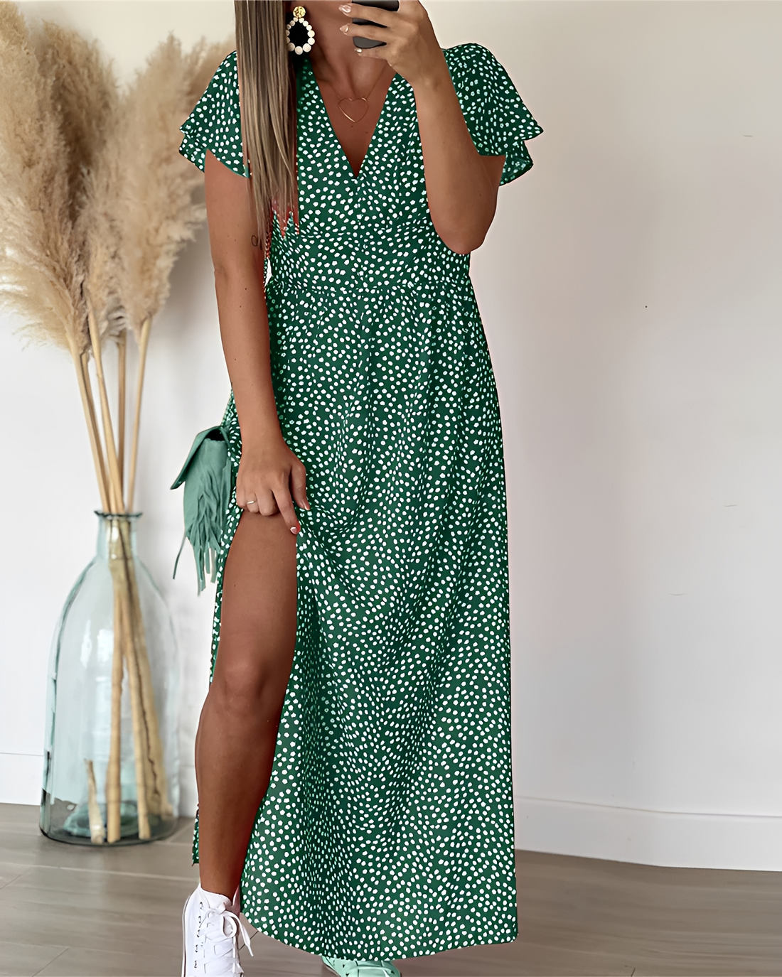Marion - Chic V-Neck and Slit Dress