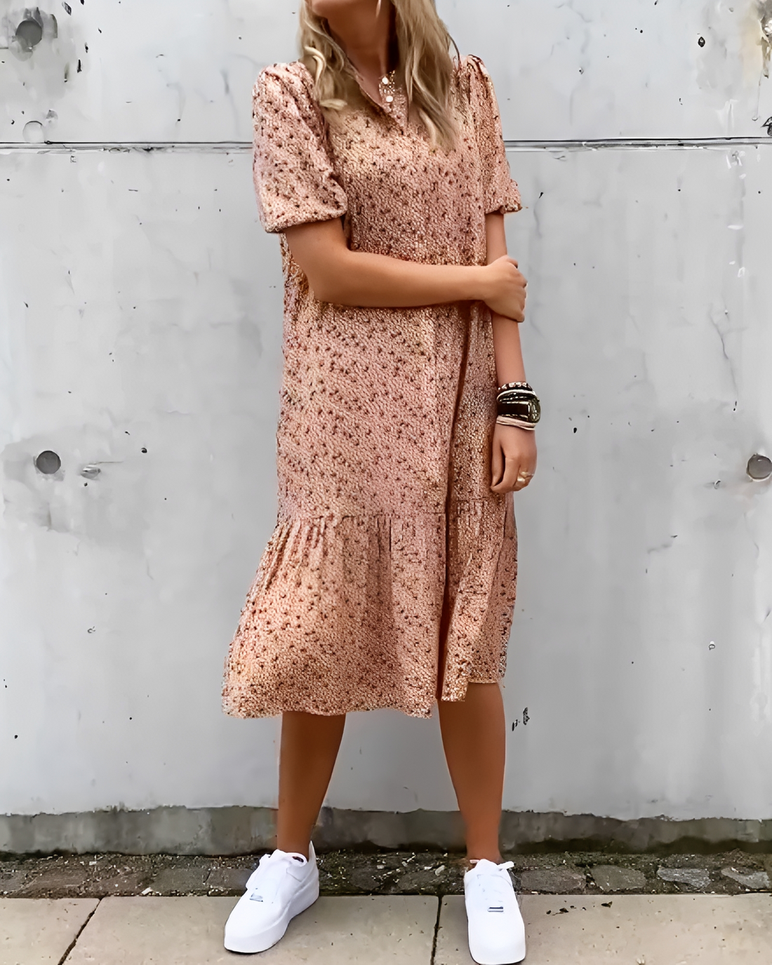 Rhiannon - Trendy V-Neck Midi Dress