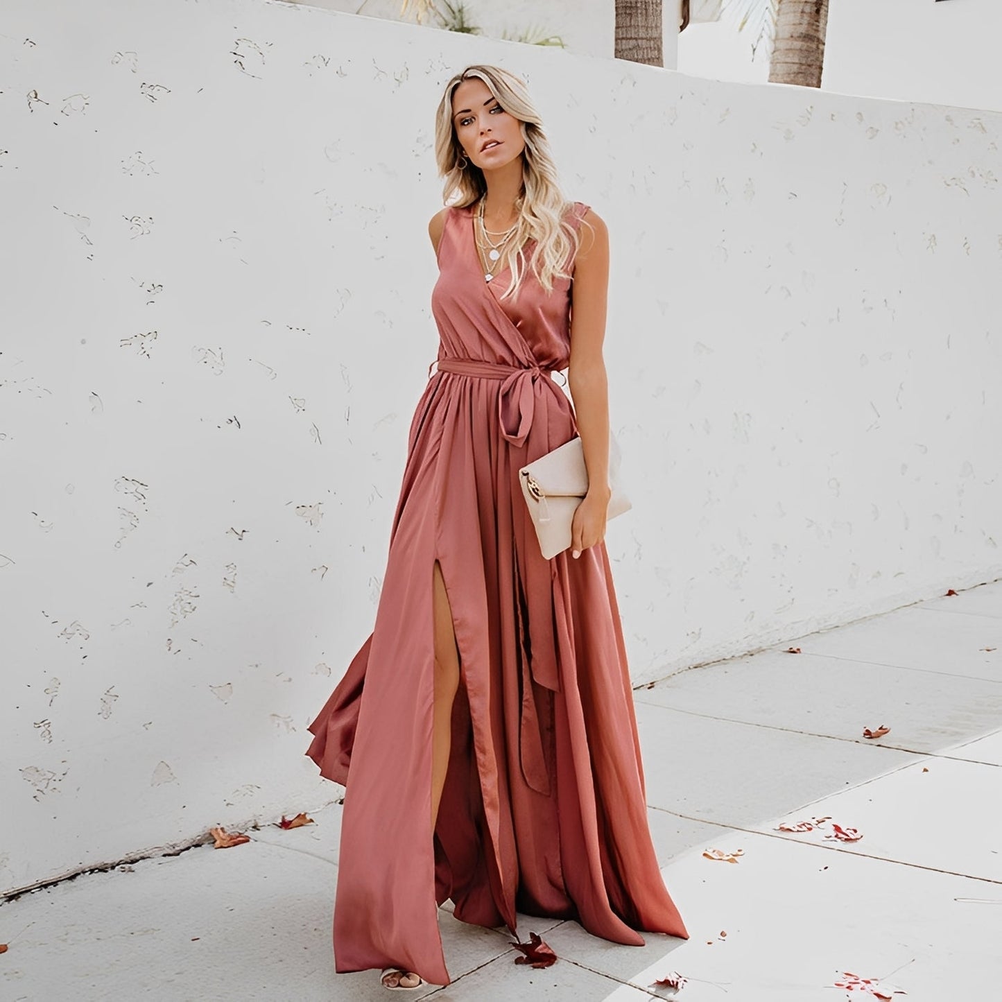 Jamie - Stylish women's long dress with a side slit