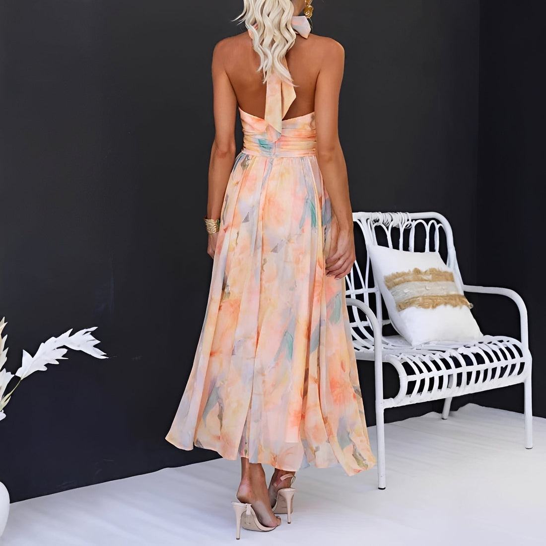 Velma - Style Sleeveless Open-Back Dress