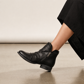 Julie - Elegant Zippered Boots