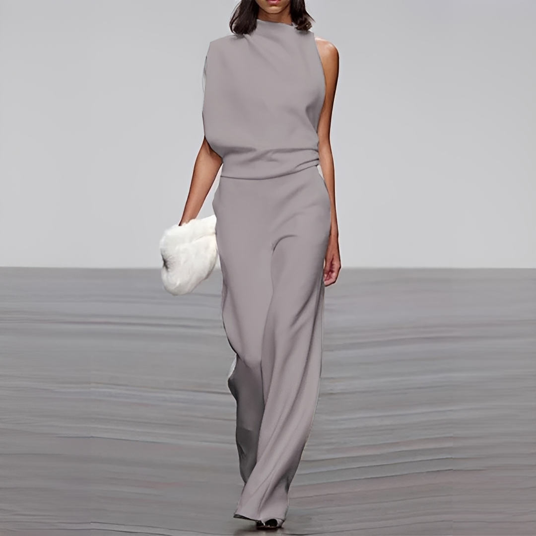 Noviem - Chic women's jumpsuit with round neckline