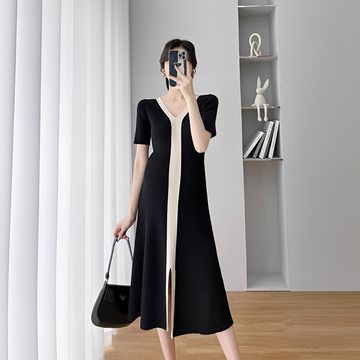 Jeanet - Chic V-Neck Midi Dress