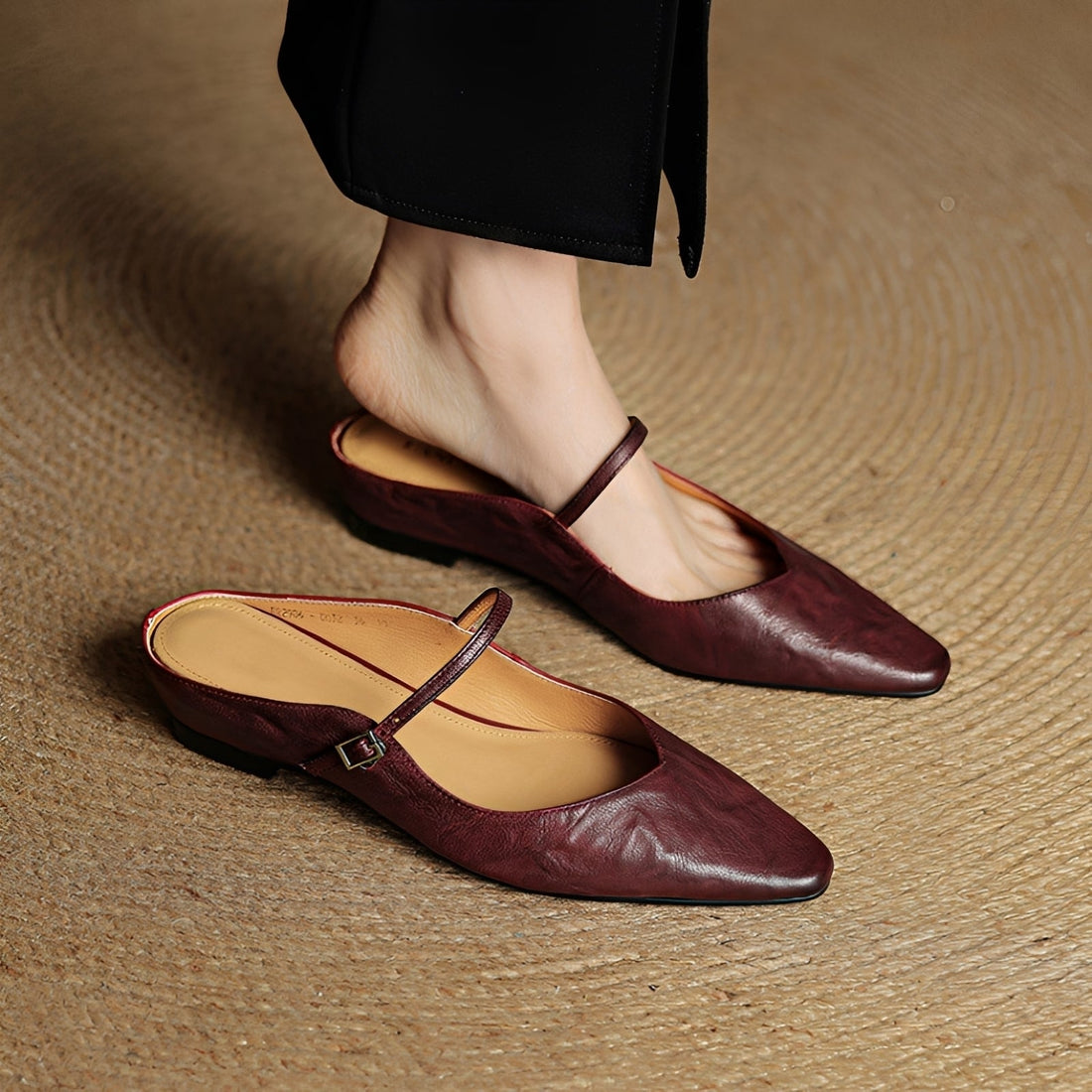 Daniela - Stylish Closed-Toe Sandals