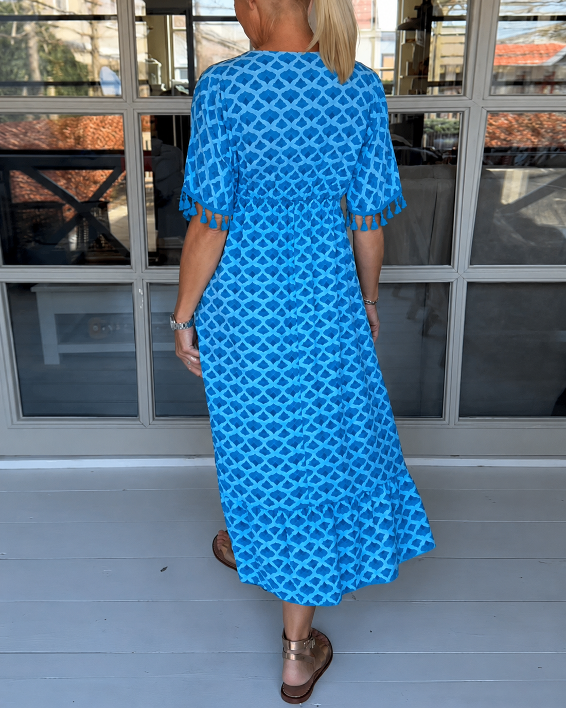 Nimrah - Trendy V-Neck Midi Dress
