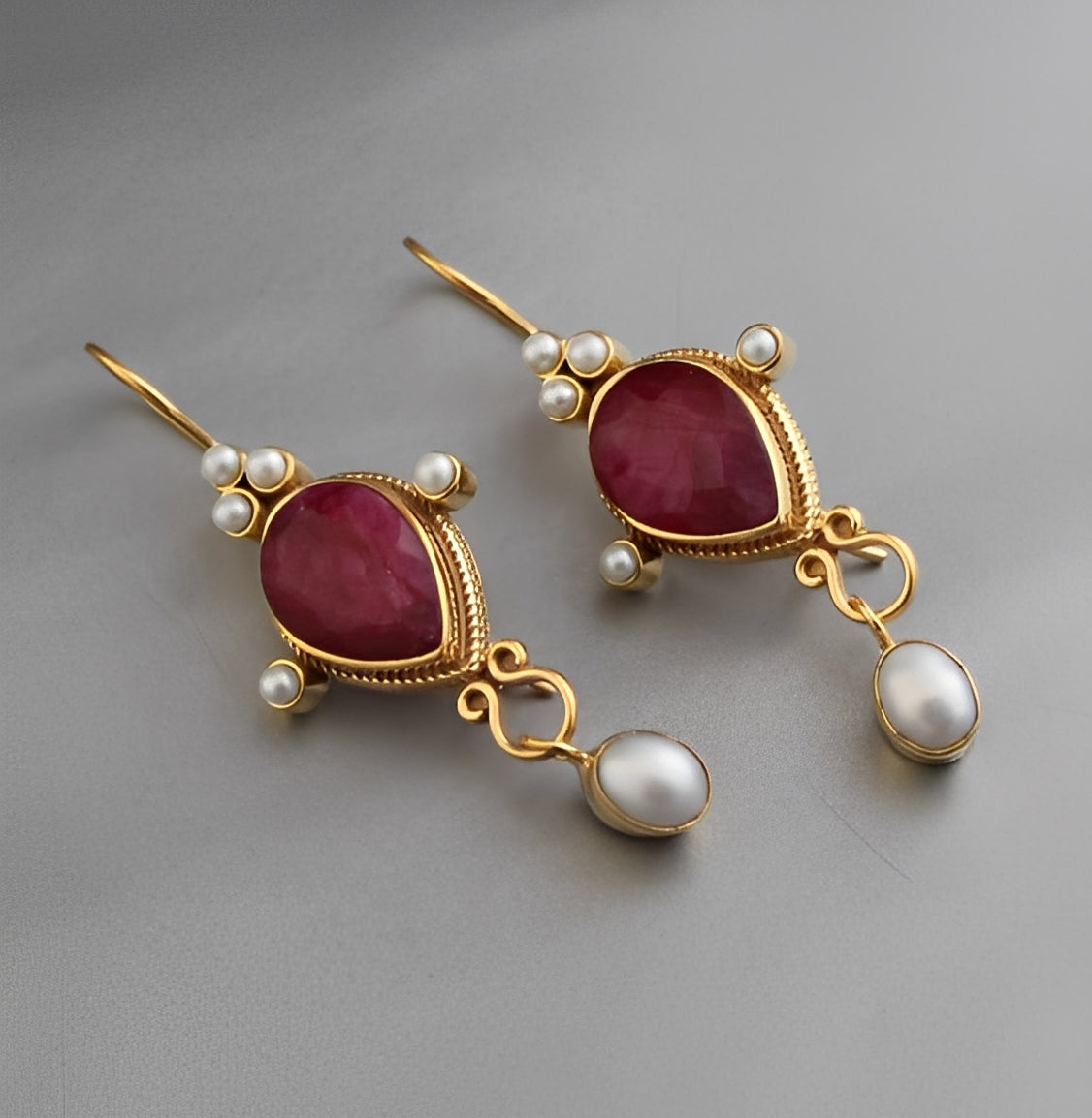 Soline – Refined earrings with pearl and ruby