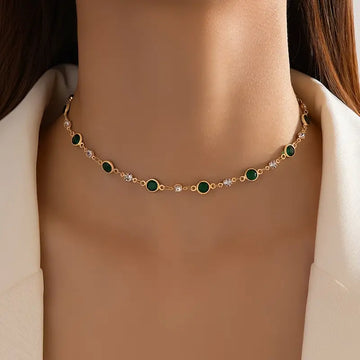 Emerald – Necklace with green emerald pendant