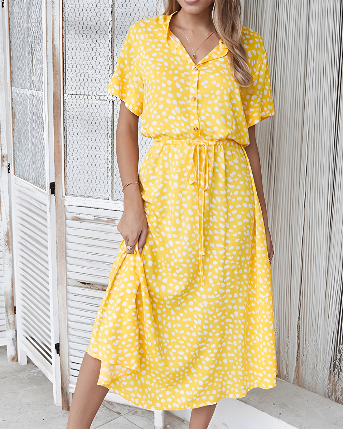 Shannon - Sophisticated V-Neck Knee-Length Dress