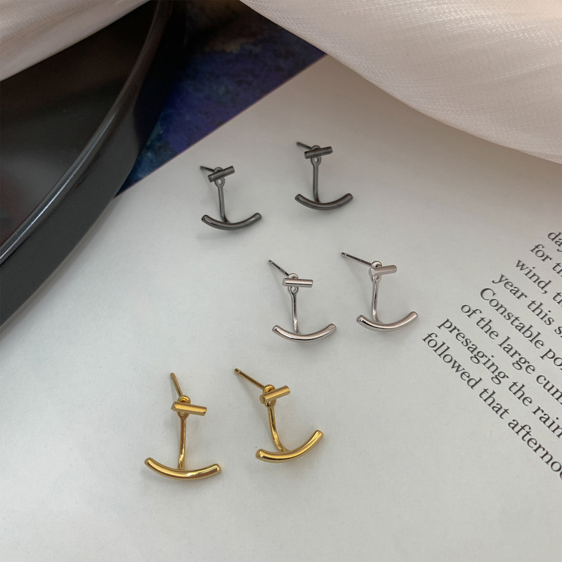 Hugger Bar Jacket Earring