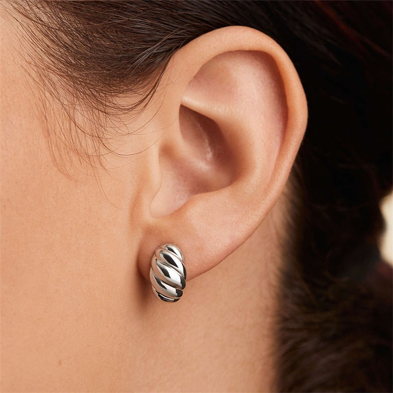 Ellie – Gold Croissant Earrings