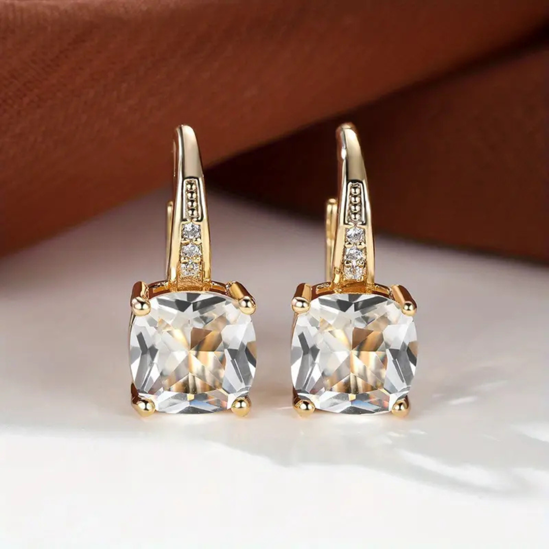 Naoko – Elegant earrings with shiny details