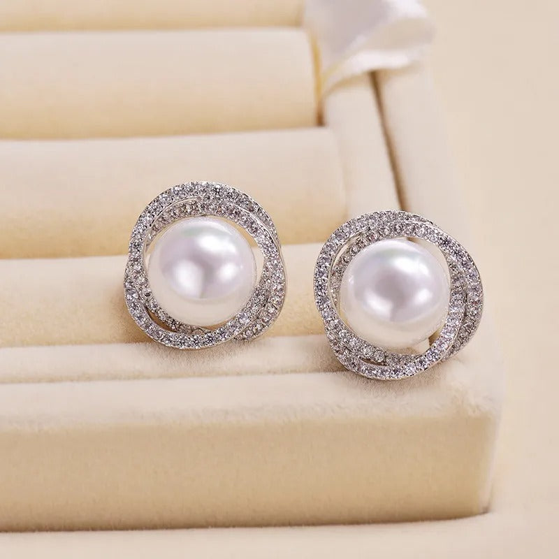 Aveline – Pearl earrings in spiral shape