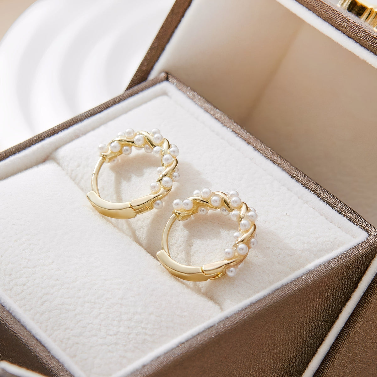 Ellie – Woven Pearl Earrings
