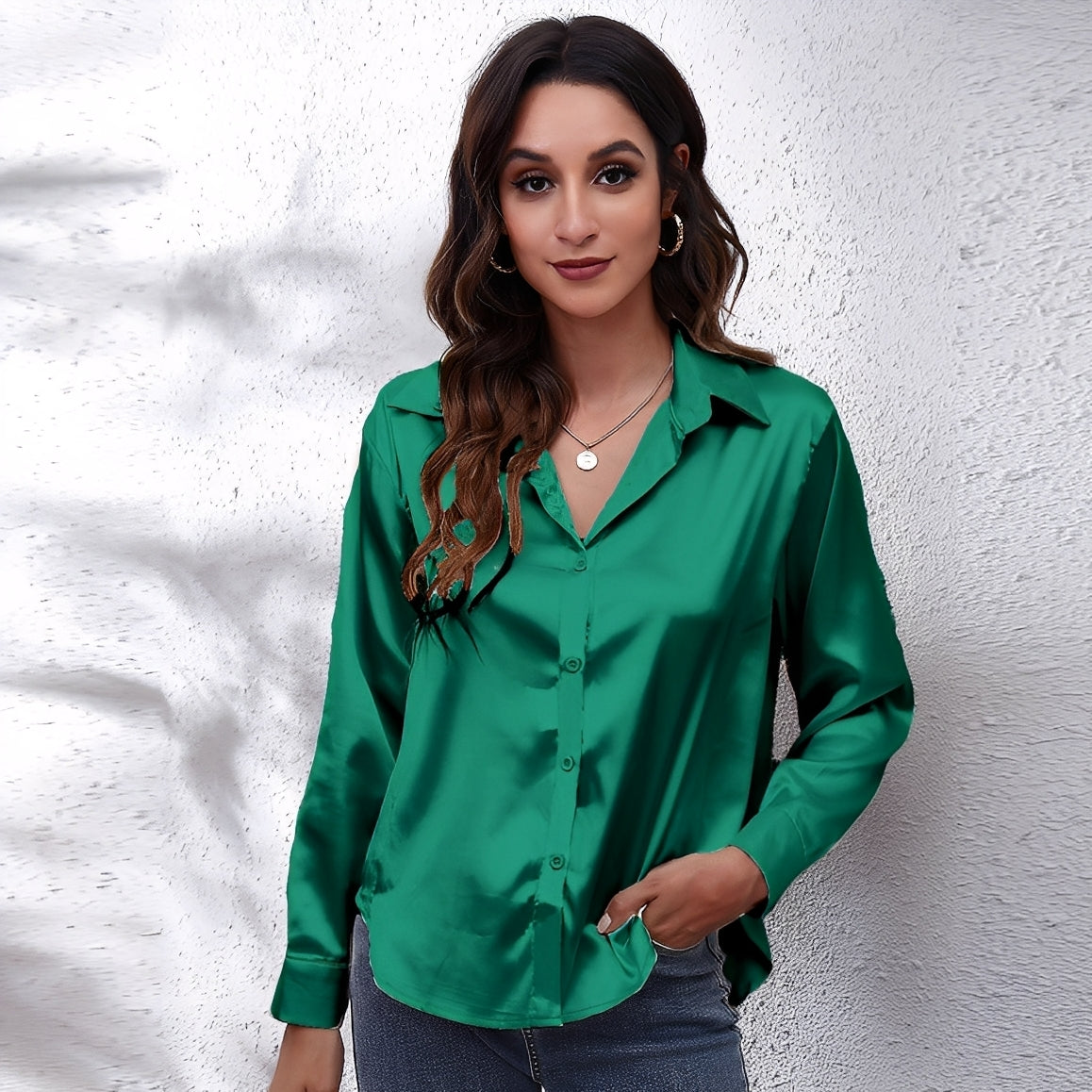 Haylee - Lightweight and shiny blouse