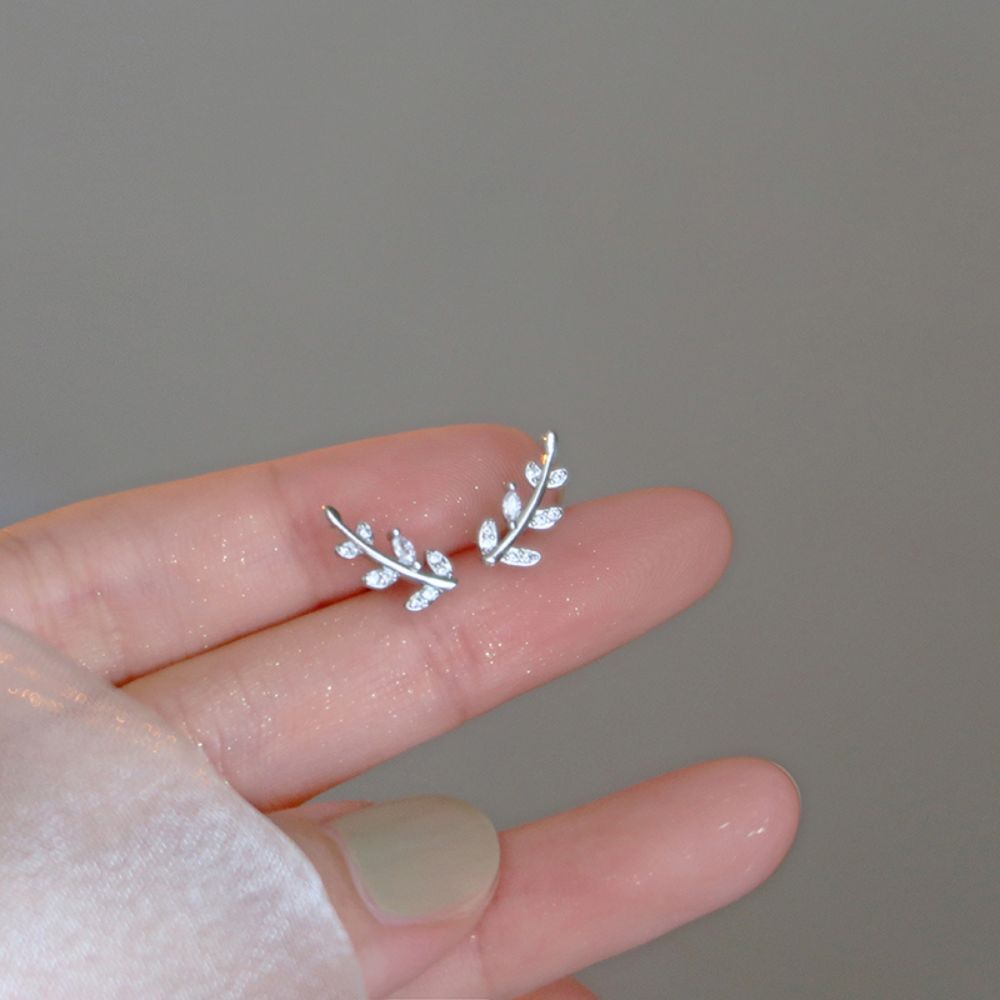 Liana – Earrings of Shiny Leaves