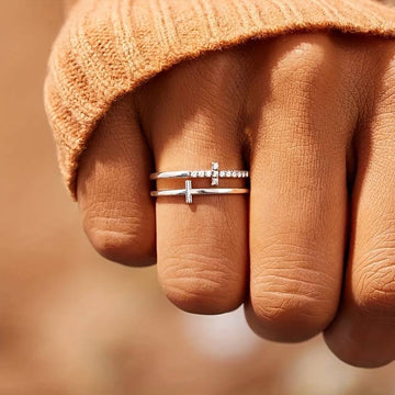 Double bar - delicate crossed ring