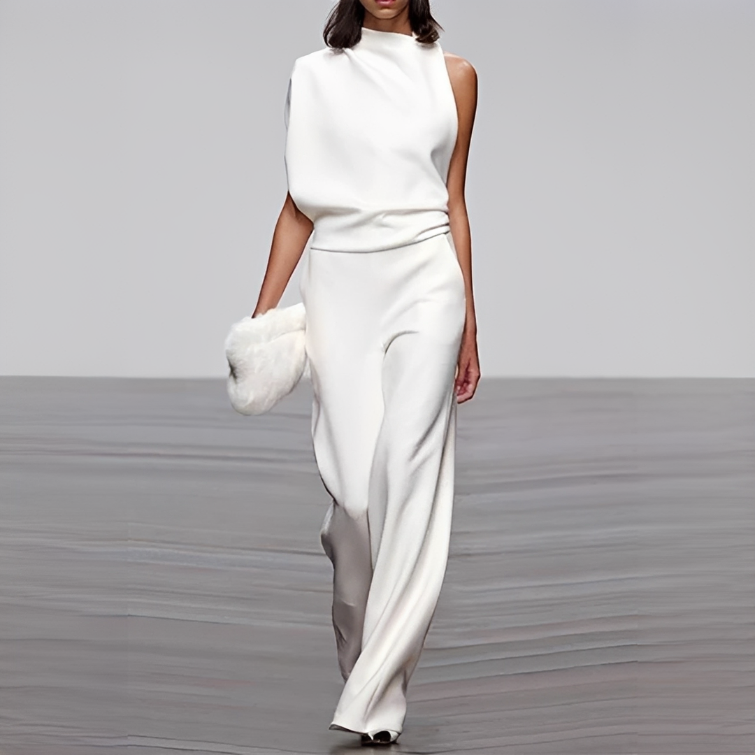 Noviem - Chic women's jumpsuit with round neckline