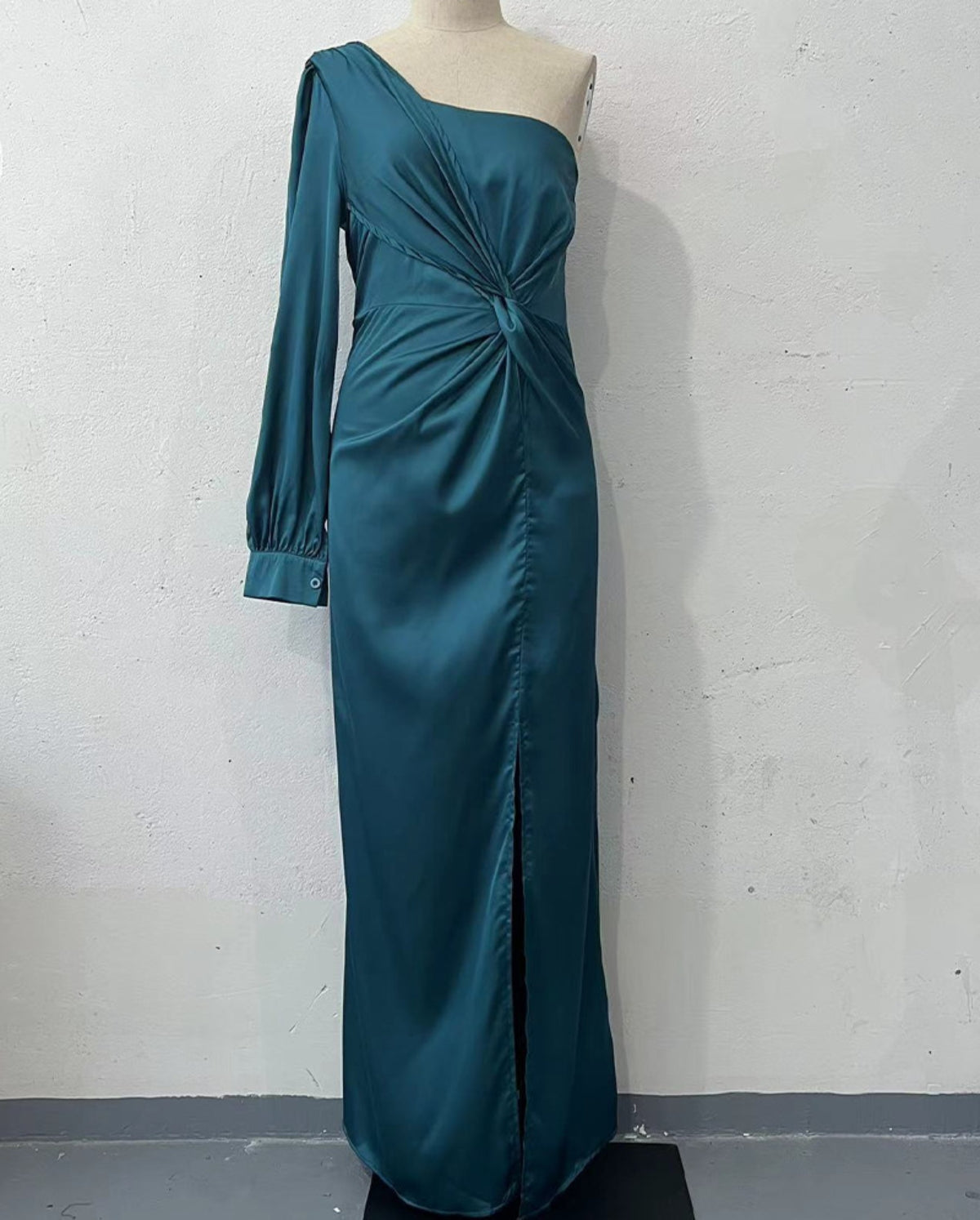 Helena - Elegant one-shoulder dress with slit for women