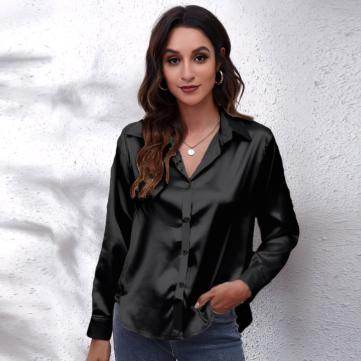 Haylee - Lightweight and shiny blouse