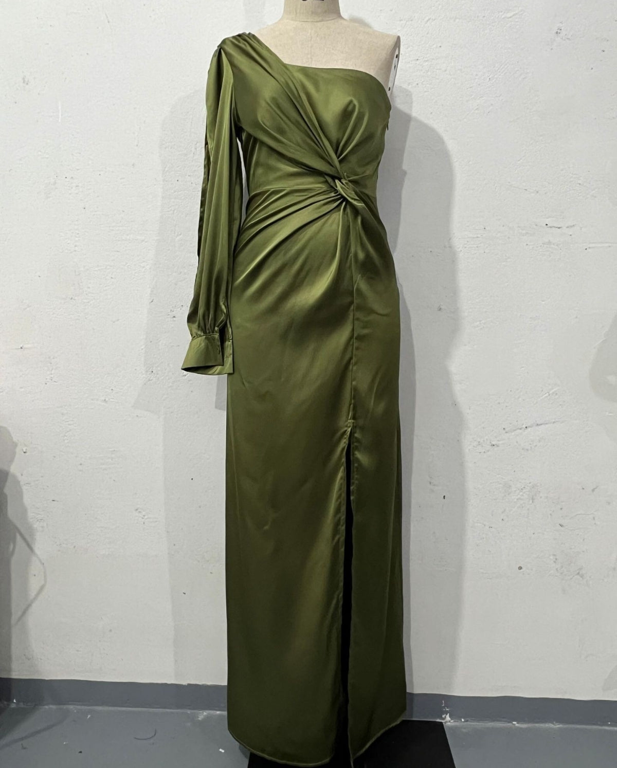 Helena - Elegant one-shoulder dress with slit for women