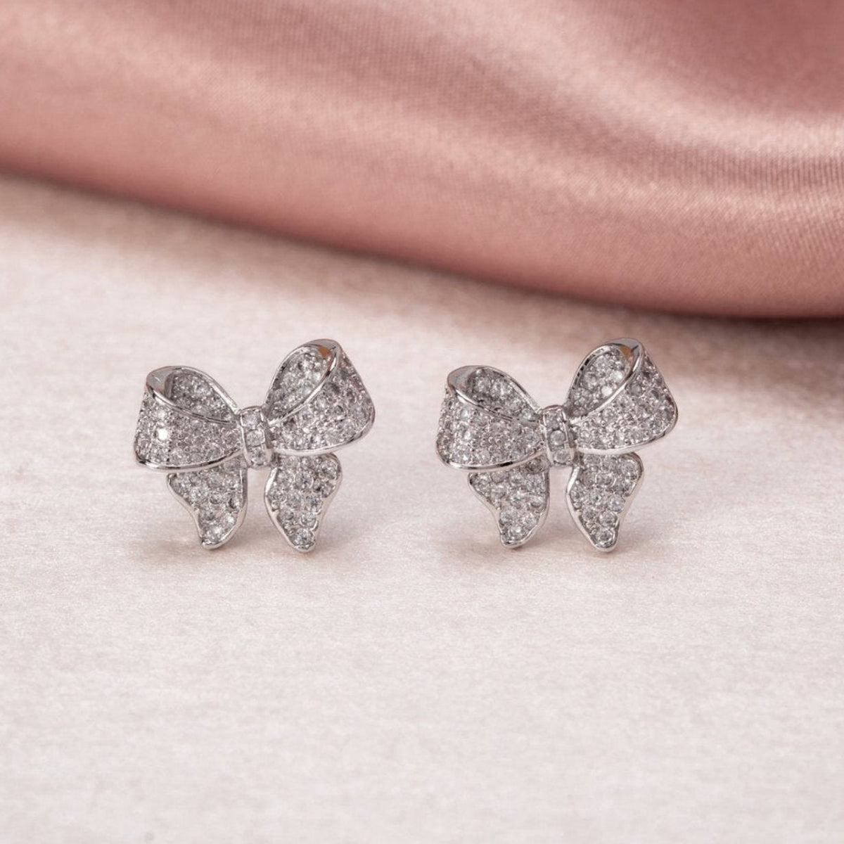 Minerva – Elegant bow earrings