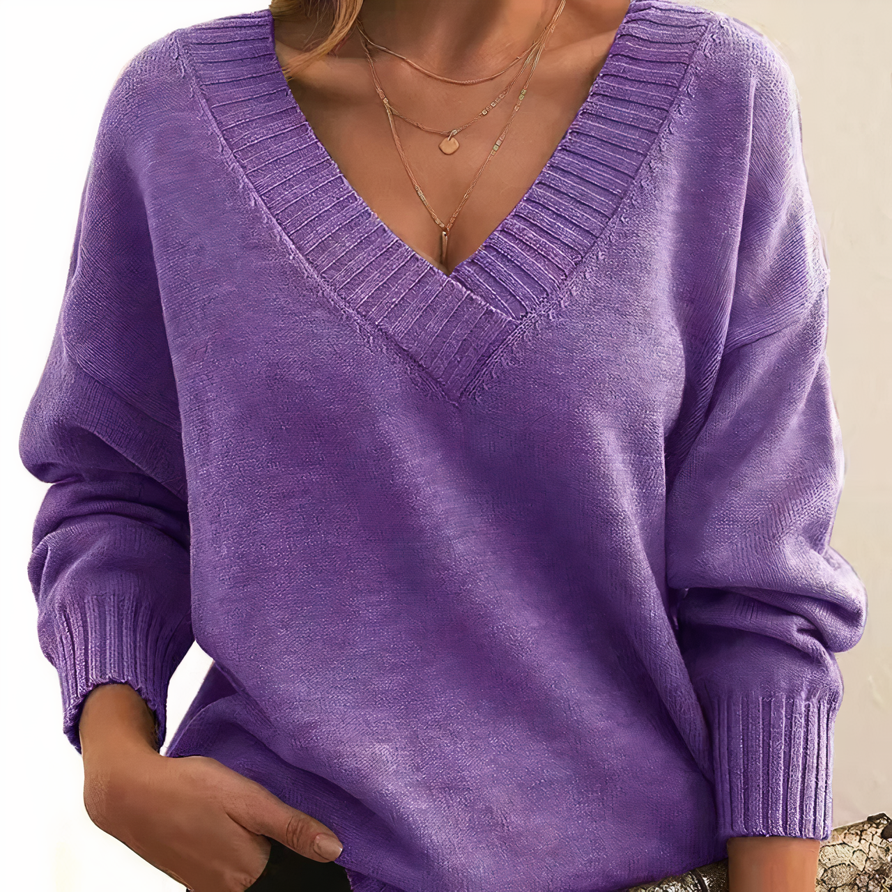 Leocadia - Elegant V-Neck Sweater