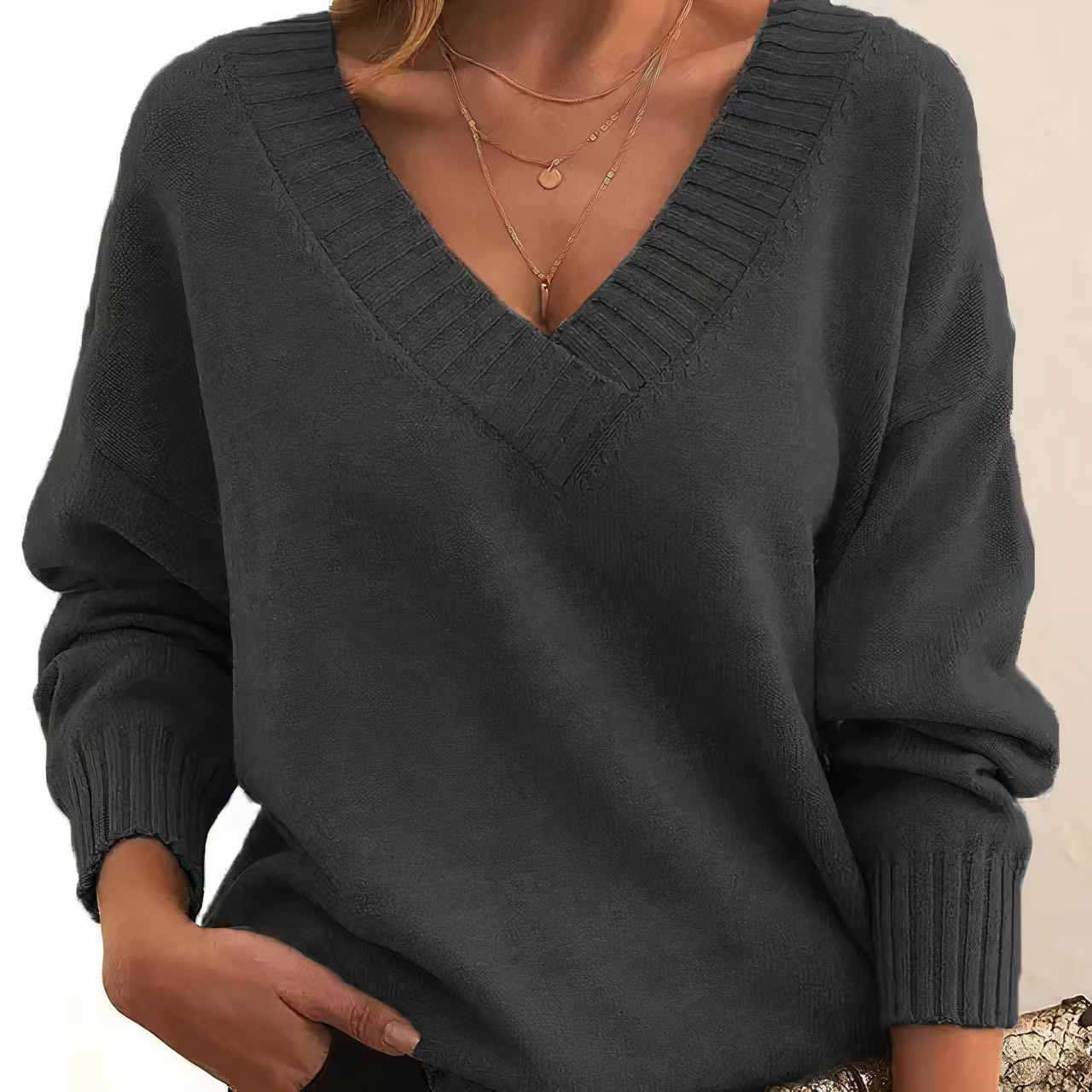 Leocadia - Elegant V-Neck Sweater