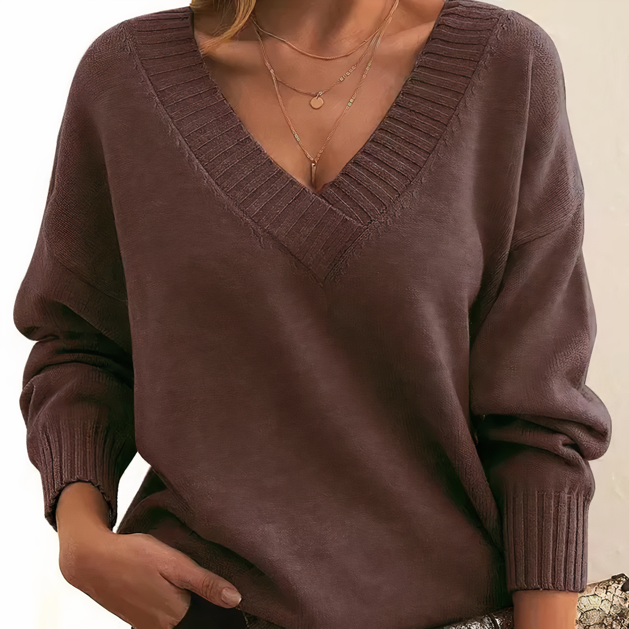 Leocadia - Elegant V-Neck Sweater