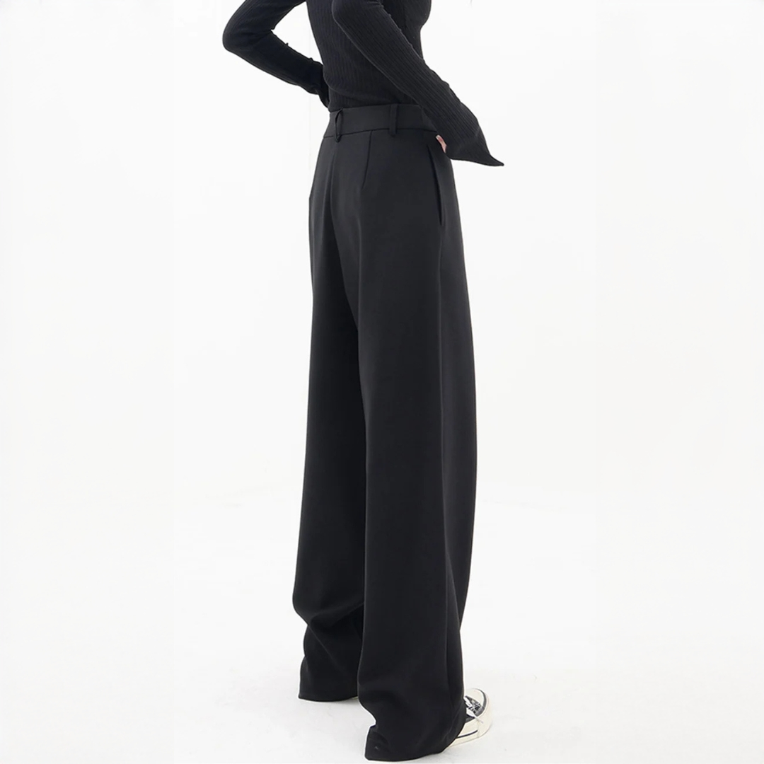 Thalia - Stylish and asymmetrical pants