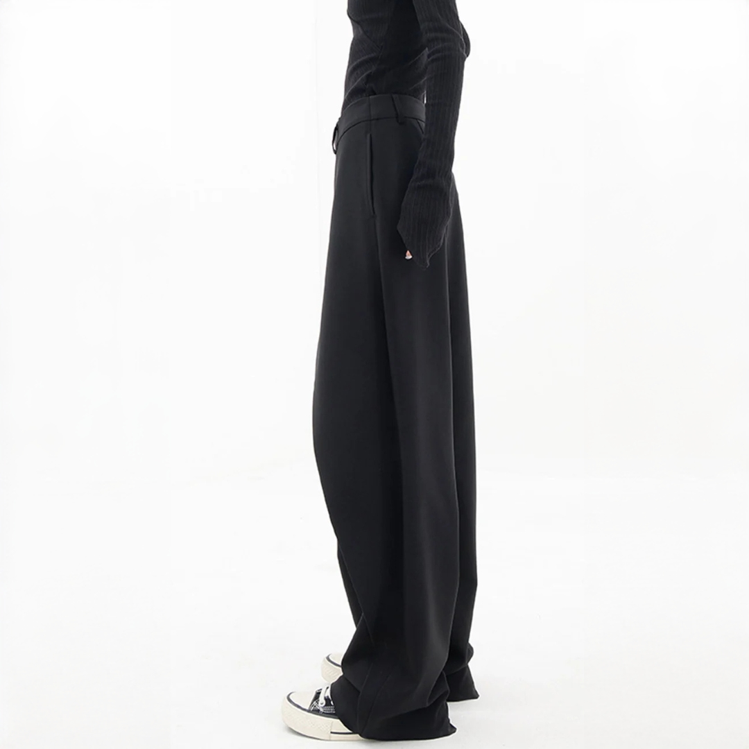 Thalia - Stylish and asymmetrical pants