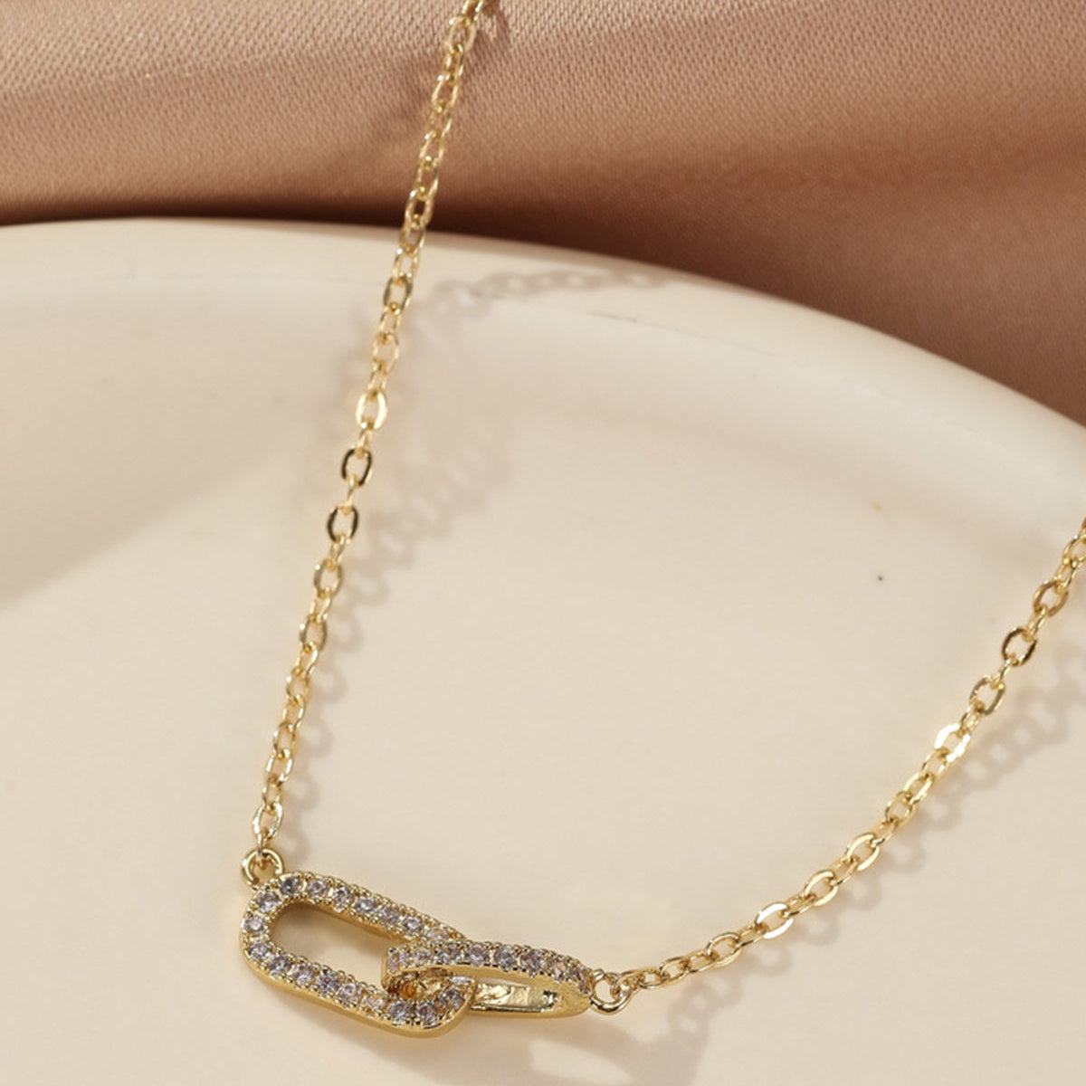 Sakura – chain with links