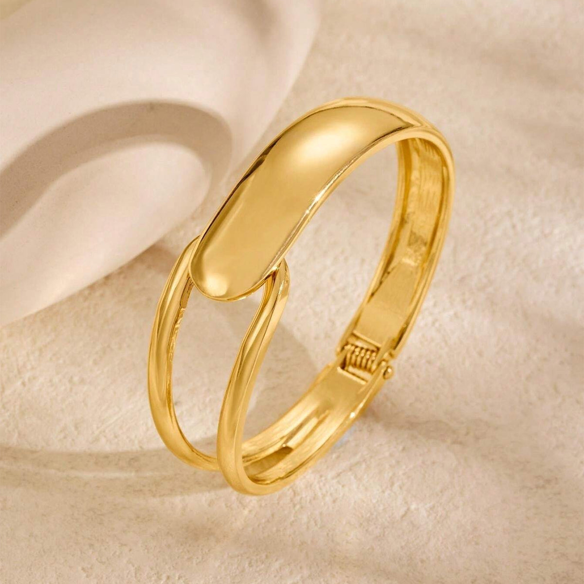 Livina – Fine and Elegant Gold Bracelet
