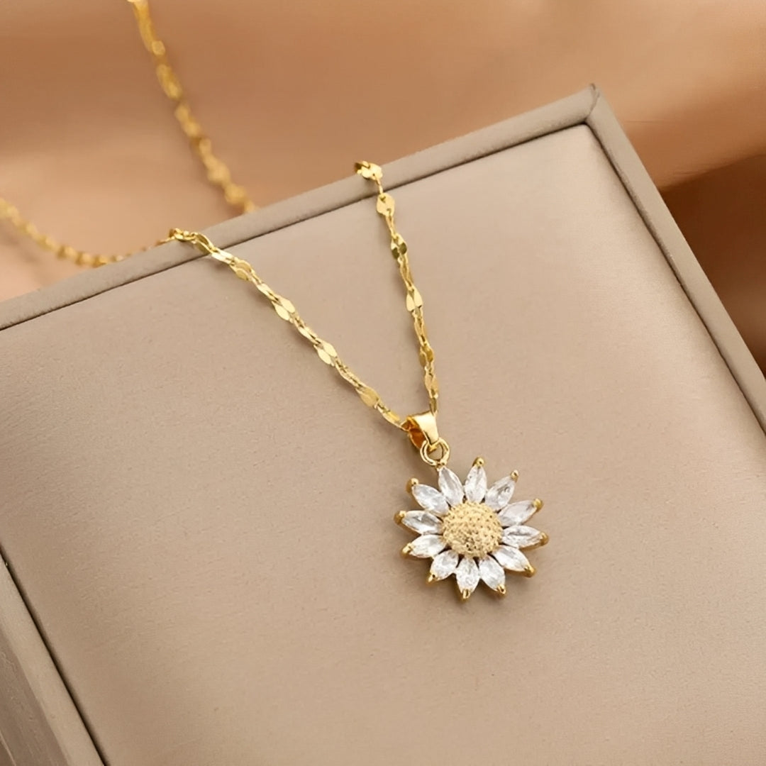 Manon – Brilliant Sunflower Necklace in Gold