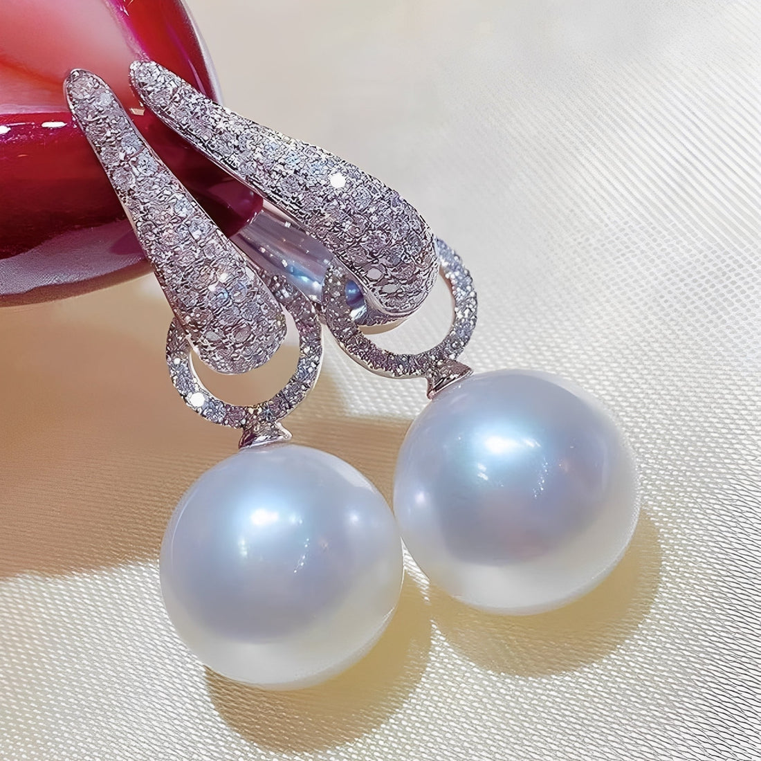 Thalia – Fashion clip earring with luxury effect of zirconia