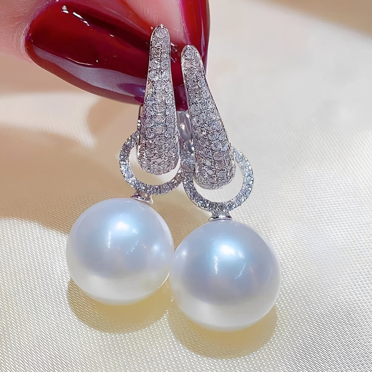 Thalia – Fashion clip earring with luxury effect of zirconia