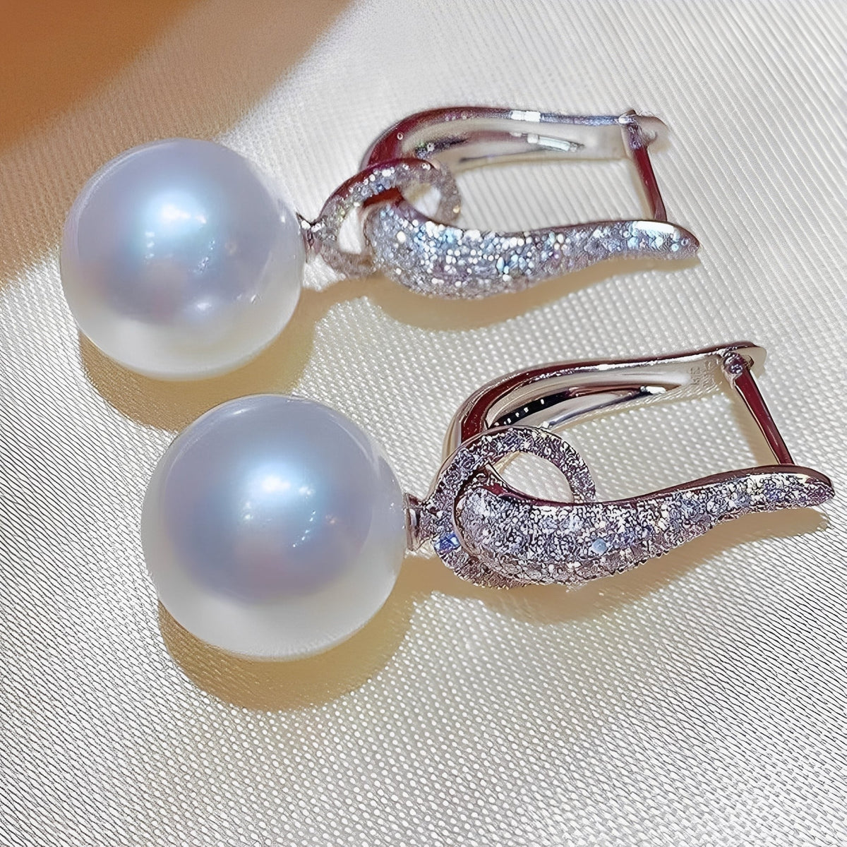 Thalia – Fashion clip earring with luxury effect of zirconia
