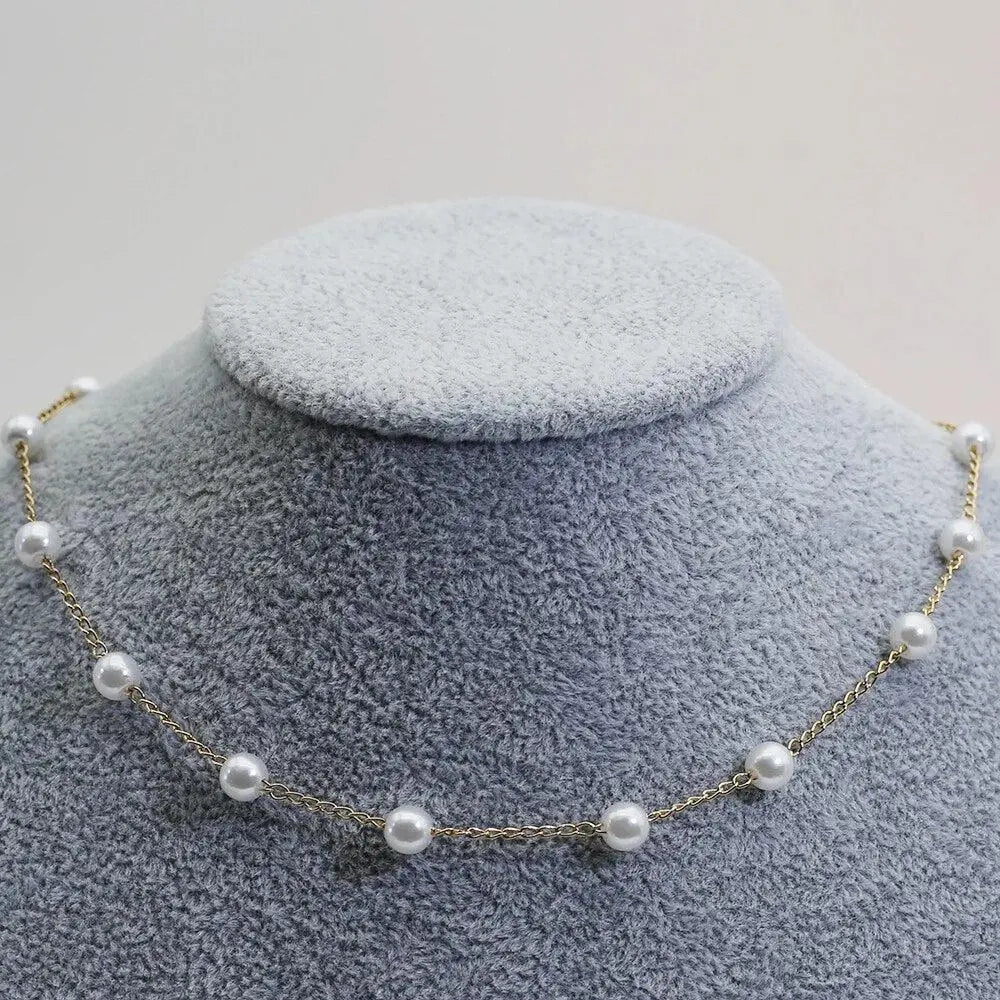 Vivienne – Golden Pearl Necklace