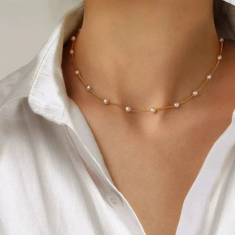 Vivienne – Golden Pearl Necklace
