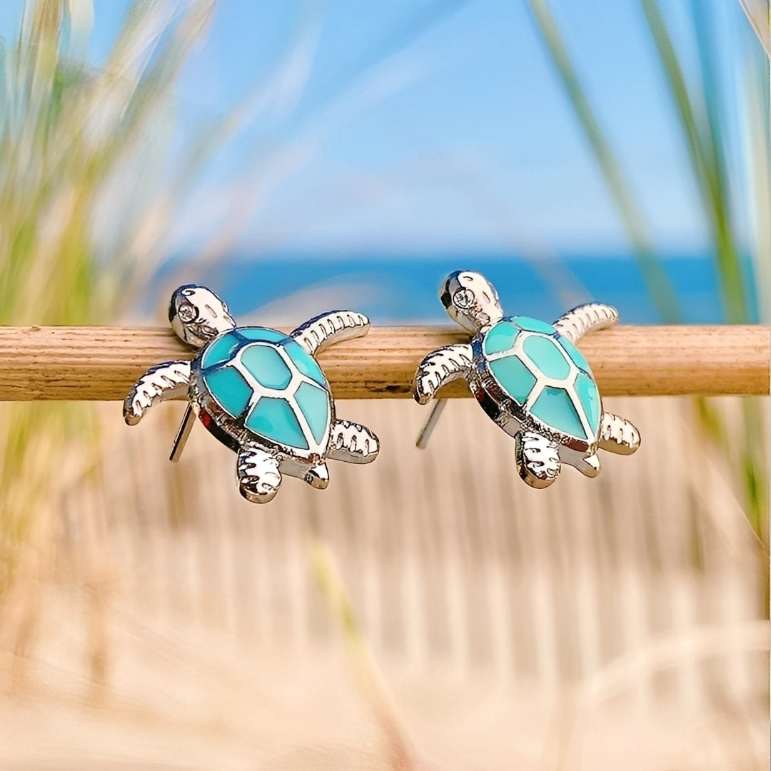 Marina – Earrings with silver sea turtle and opal