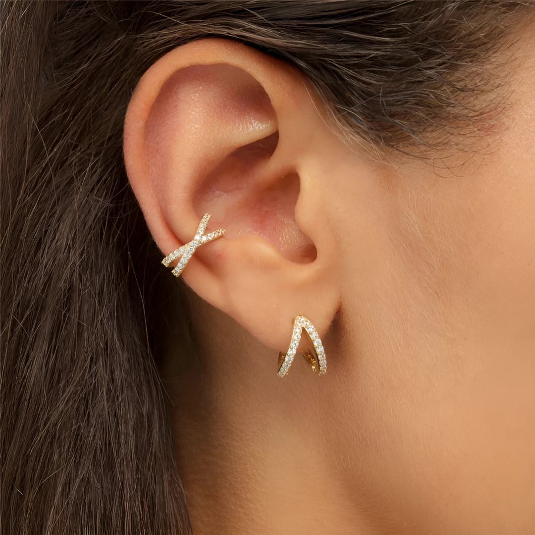 Noelle – Ear clip with double shiny layer