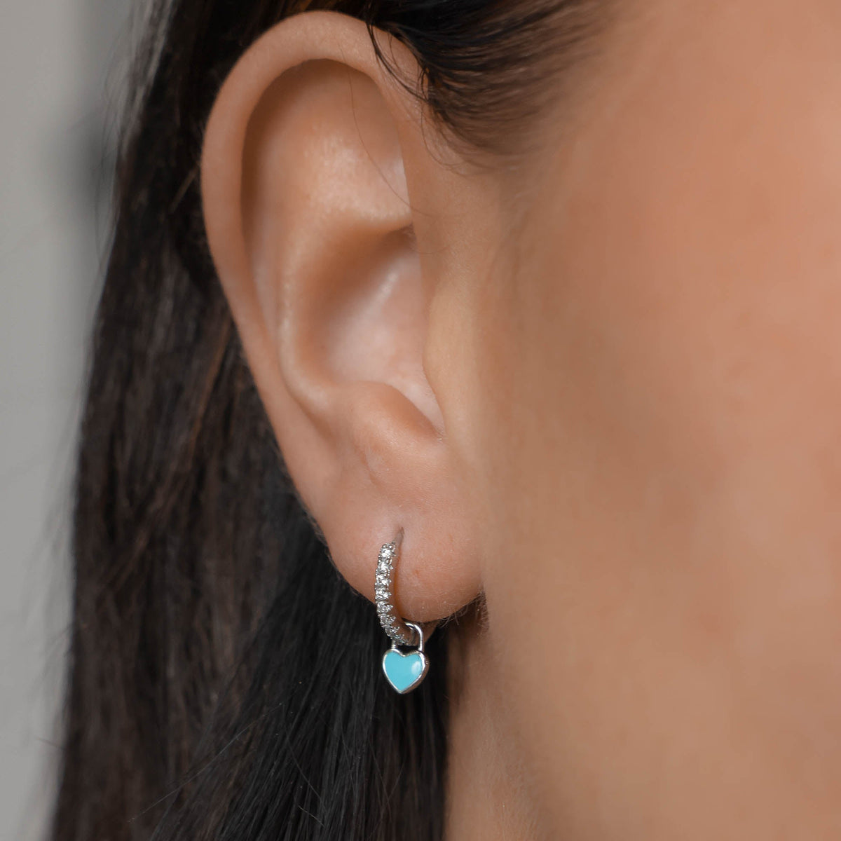 Gabby – Huggie earrings in heart shape