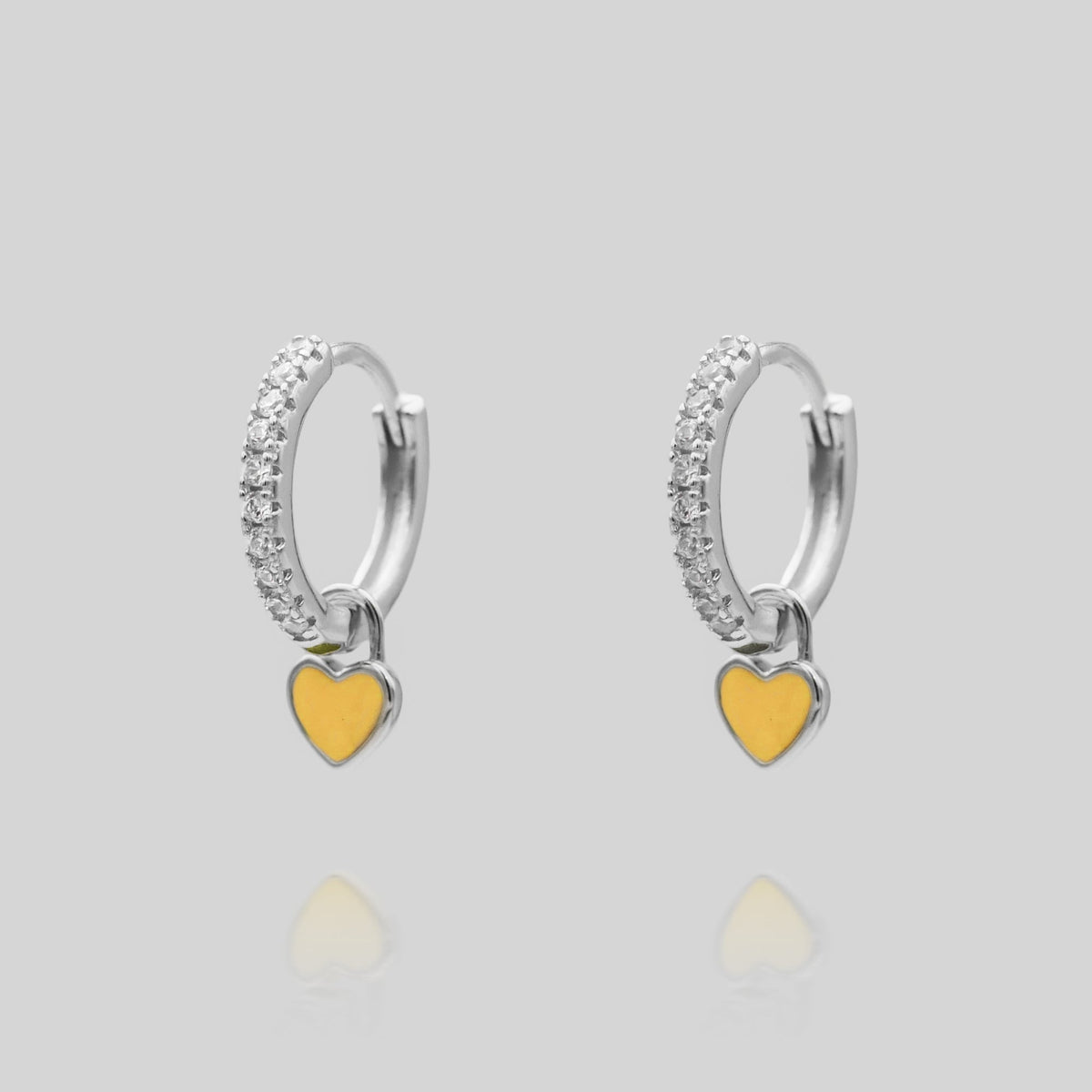 Gabby – Huggie earrings in heart shape