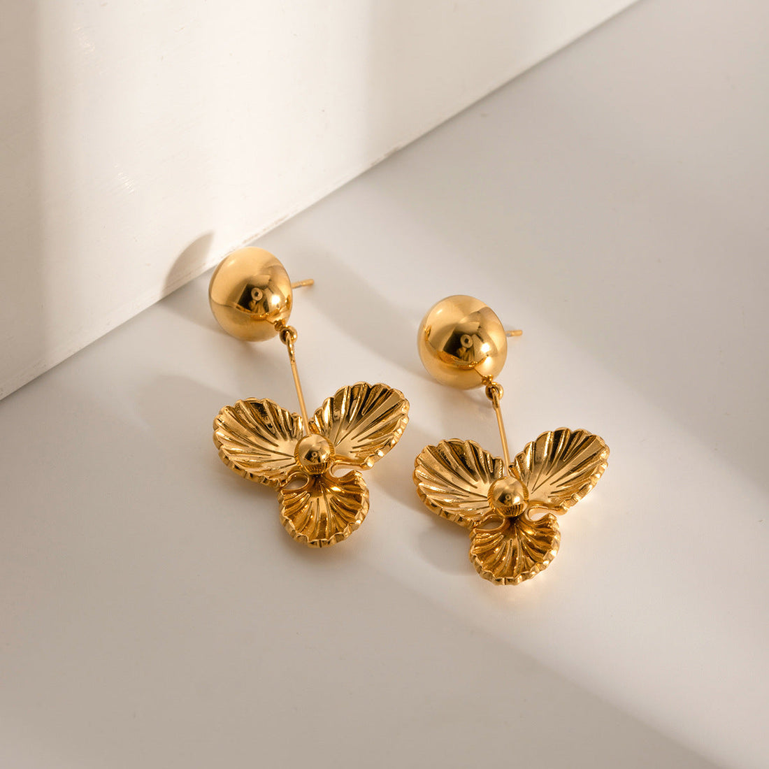 Brianna – Golden Pansy Earrings
