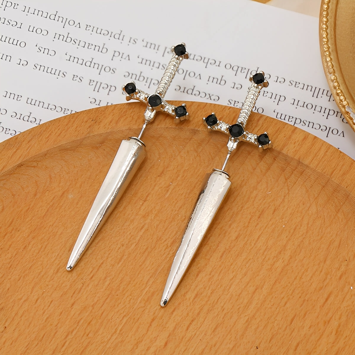 Lionore – Gothic Sword-Shaped Earrings