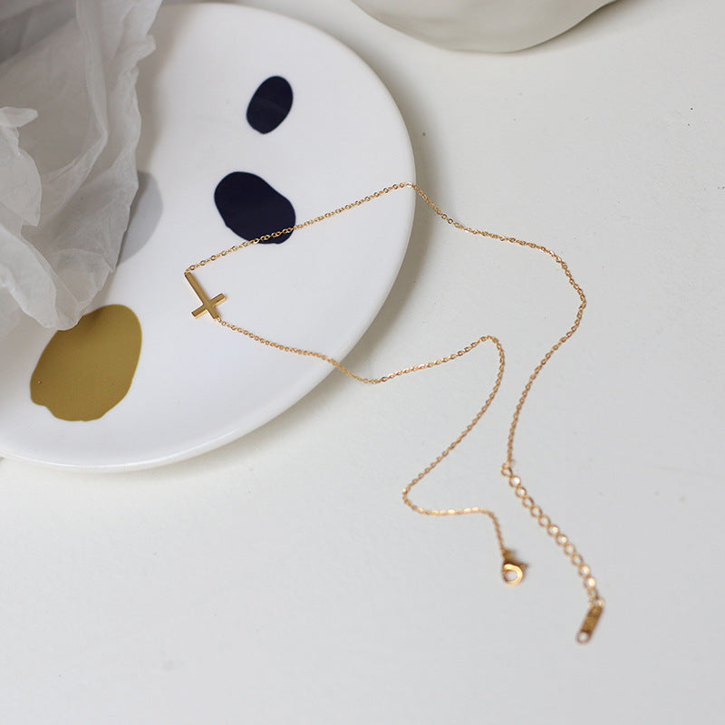 Nelly – Minimalist Cross Necklace in Gold