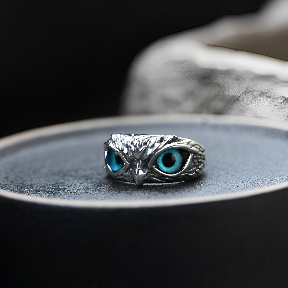 Niva – Adjustable charm ring in silver and opal