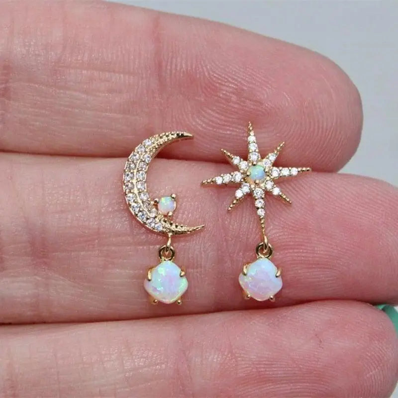 Carol – Earrings of Moon and Stars in Gold and Opal